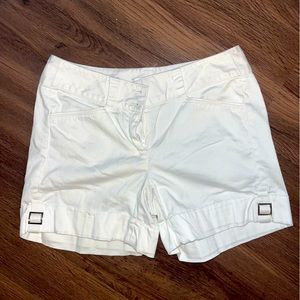 Super cute white shorts size 00. Kind of beach house style